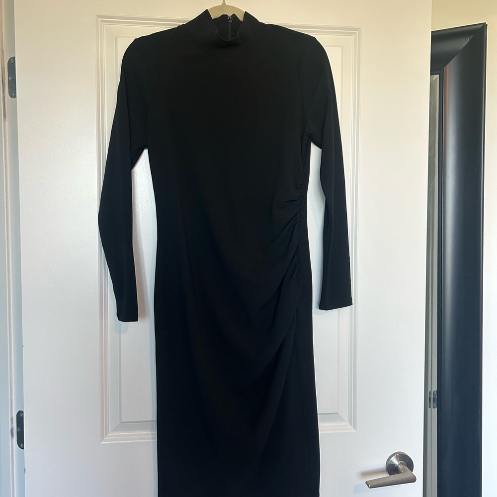 Chelsea28 Black Long-Sleeve Ruched Midi Dress